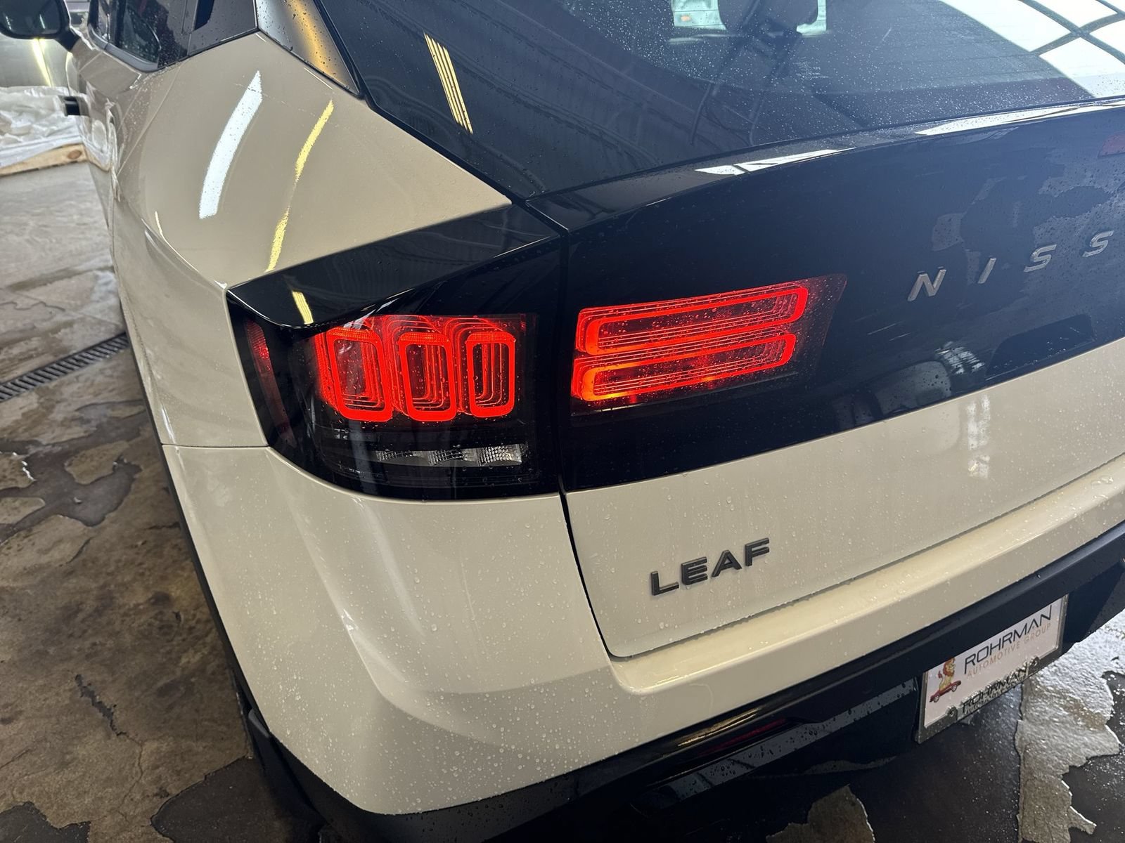 New 2026 Nissan Leaf Platinum+ w/ Cargo Package (Platinum+) FWD image 31