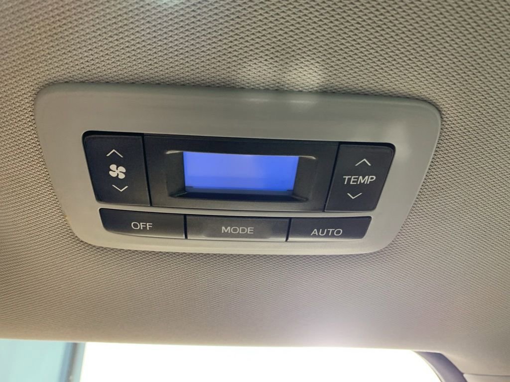 Used 2020 Toyota Sienna XLE FWD image 36
