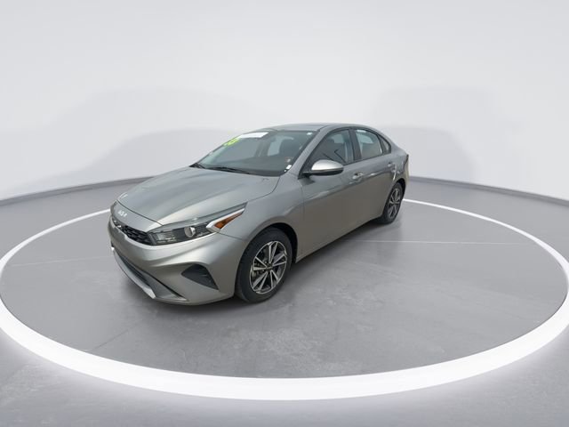 Used 2023 Kia Forte LXS w/ LXS Technology Package FWD video 4
