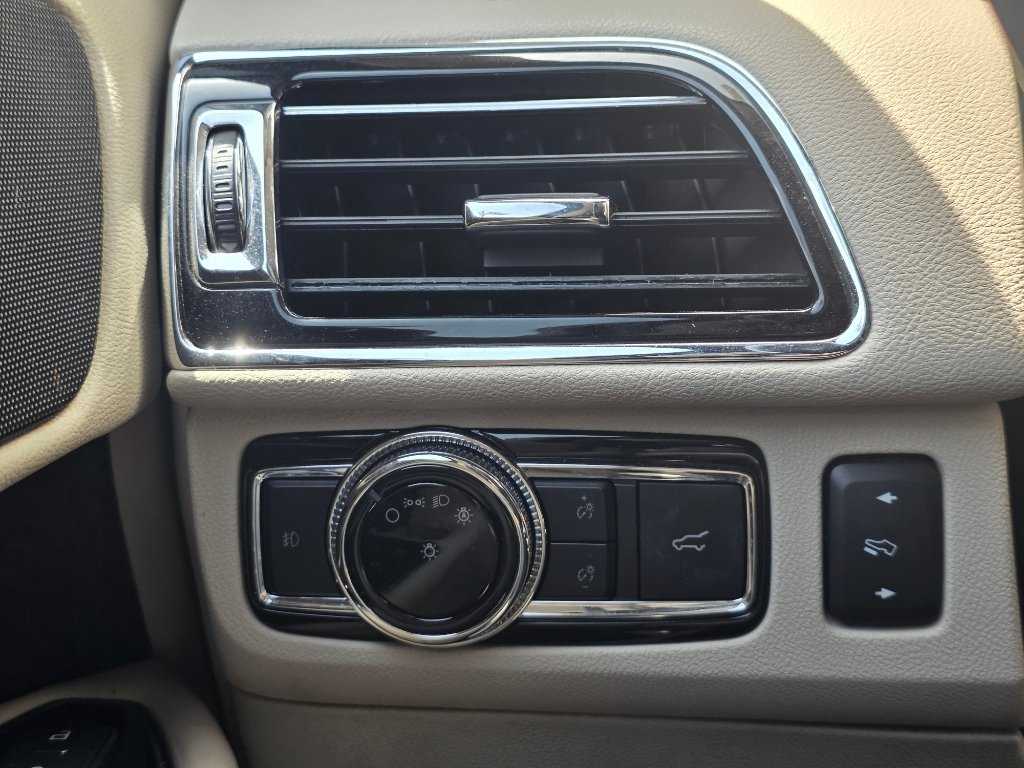 Used 2018 Lincoln Navigator L Select AWD/4WD image 32
