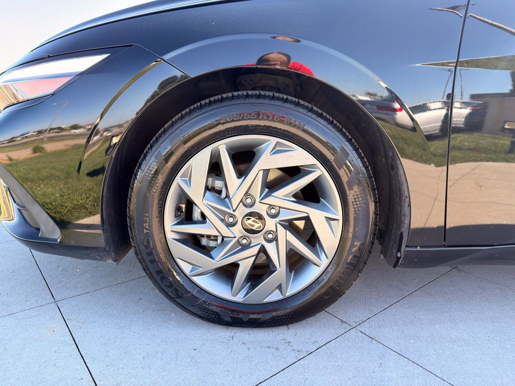 Used 2024 Hyundai Elantra SEL FWD image 14