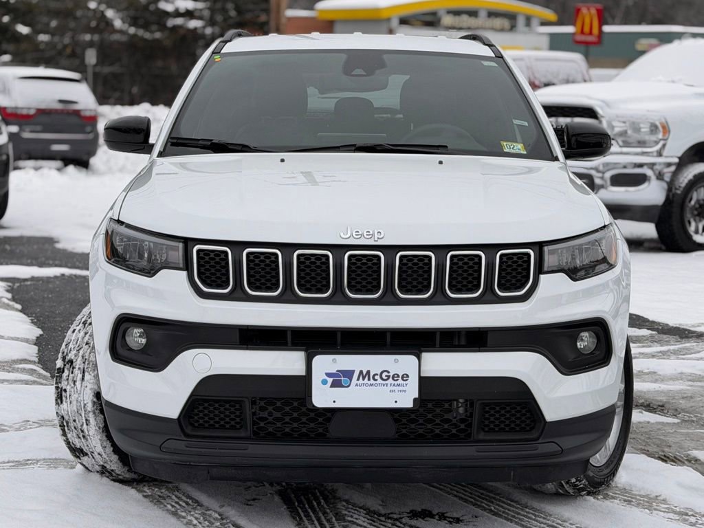 Used 2024 Jeep Compass Latitude image 2