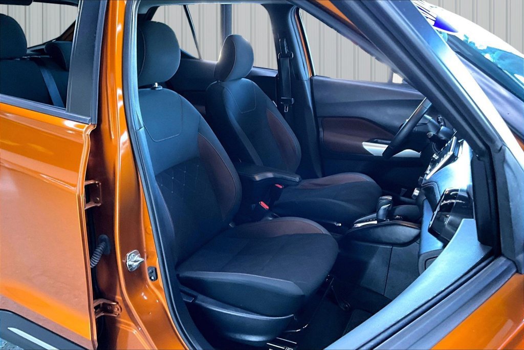 Used 2020 Nissan Kicks SR w/ Exterior Package FWD image 28