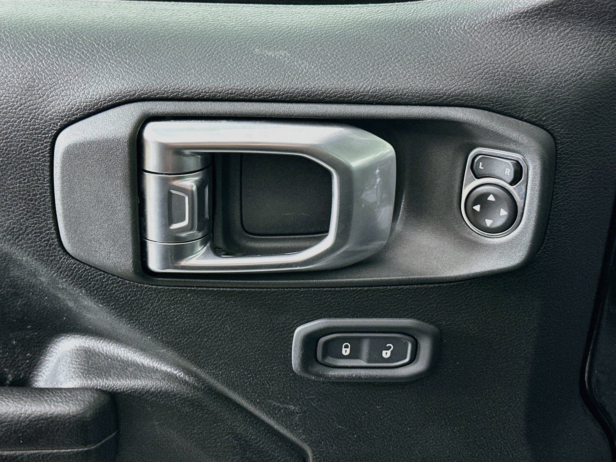 Used 2023 Jeep Wrangler Unlimited AWD/4WD image 15