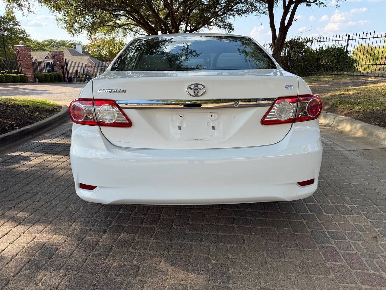 Used 2012 Toyota Corolla LE FWD image 5