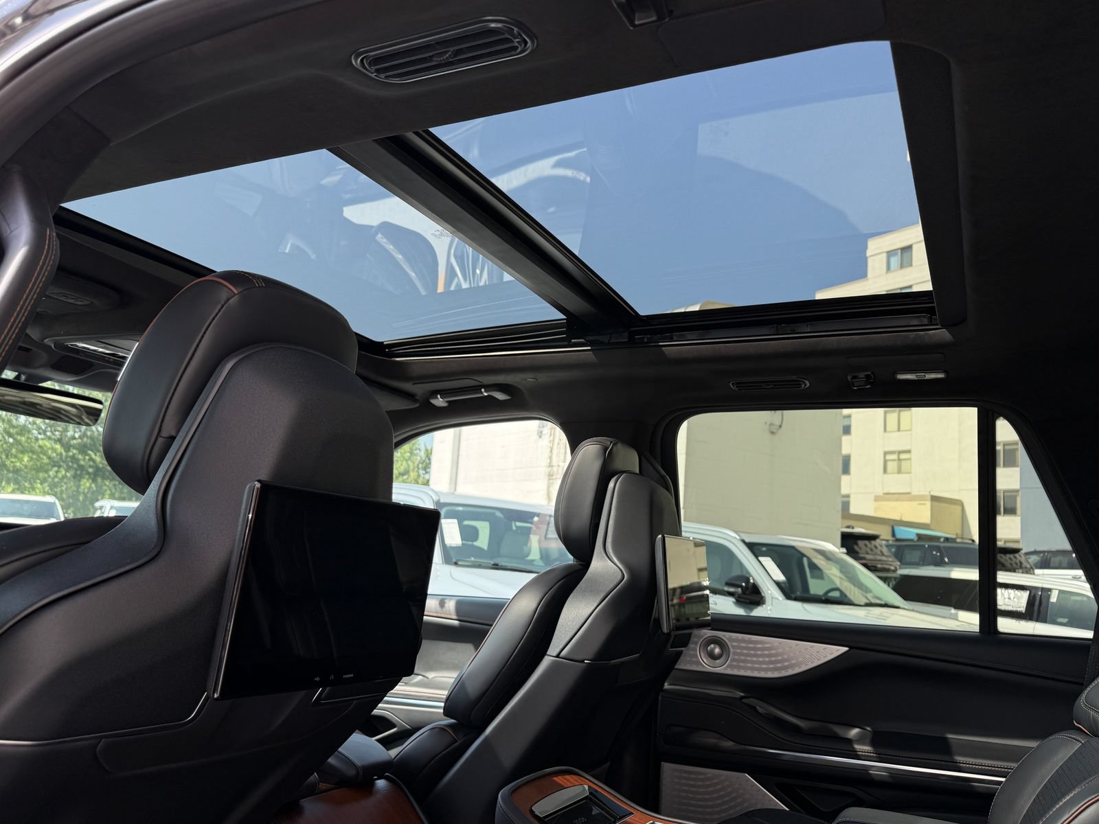 New 2026 Lincoln Navigator Black Label AWD/4WD image 11