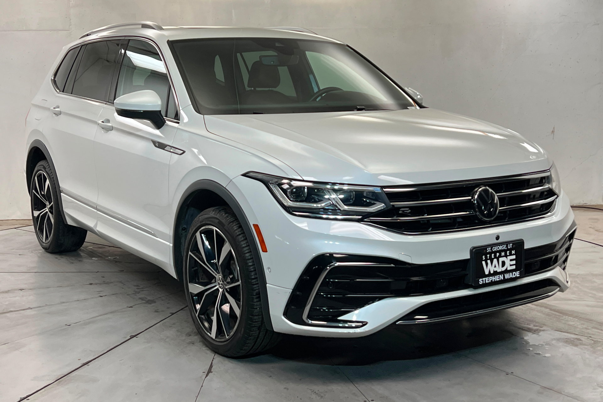 Used 2022 Volkswagen Tiguan SEL R-Line AWD/4WD image 7