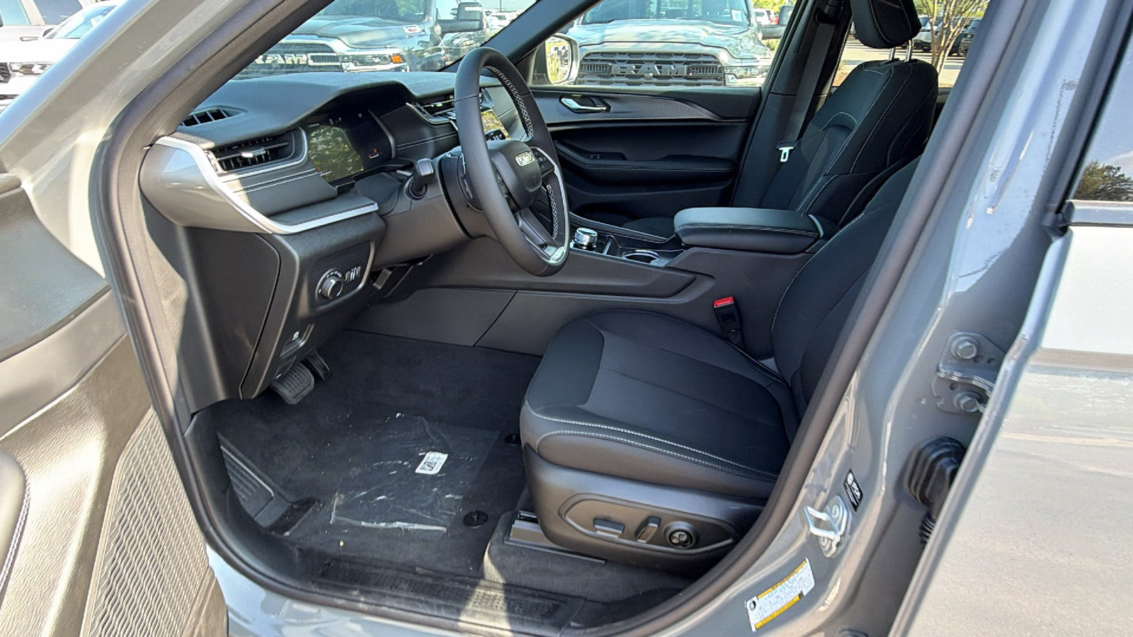 New 2027 Jeep Grand Cherokee Laredo X AWD/4WD image 17