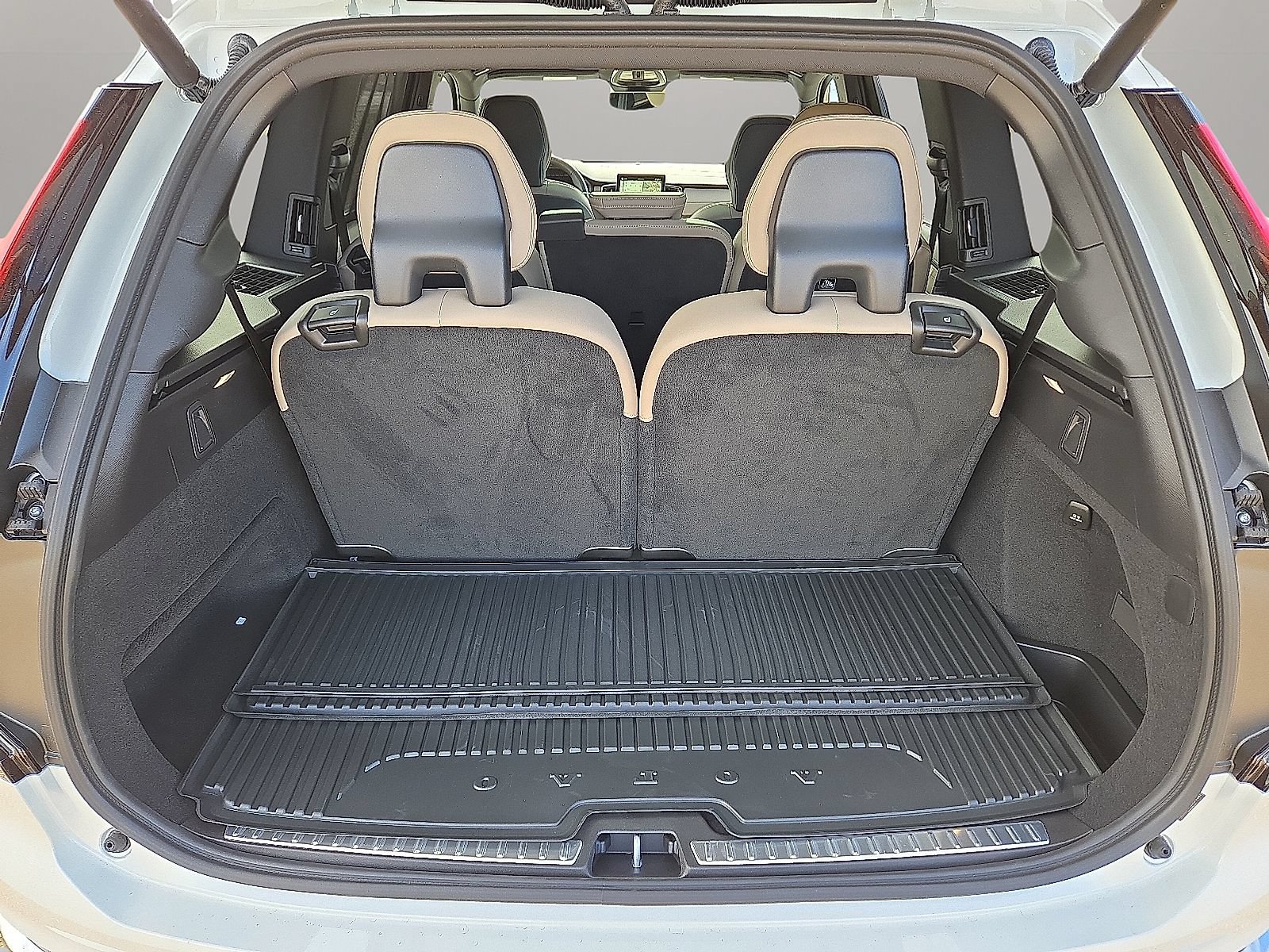 New 2026 Volvo XC90 B6 Ultra w/ Protection Package AWD/4WD image 13