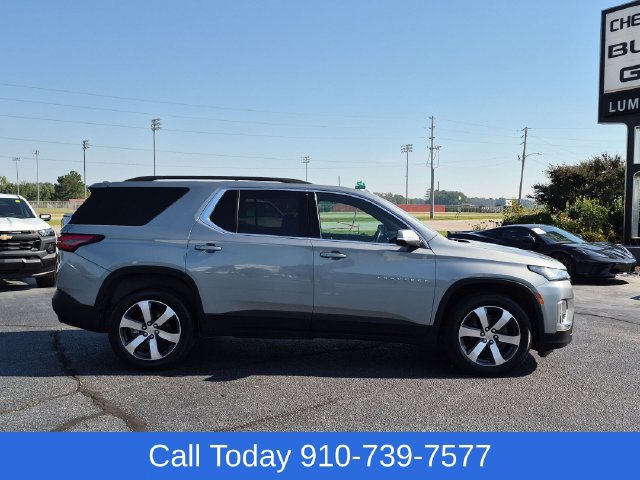 Used 2023 Chevrolet Traverse LT w/ LT Premium Package AWD/4WD image 2