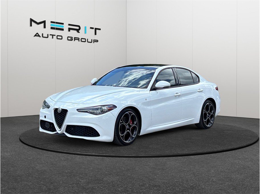 Used 2022 Alfa Romeo Giulia Ti w/ Active Assist Plus Package RWD image 4