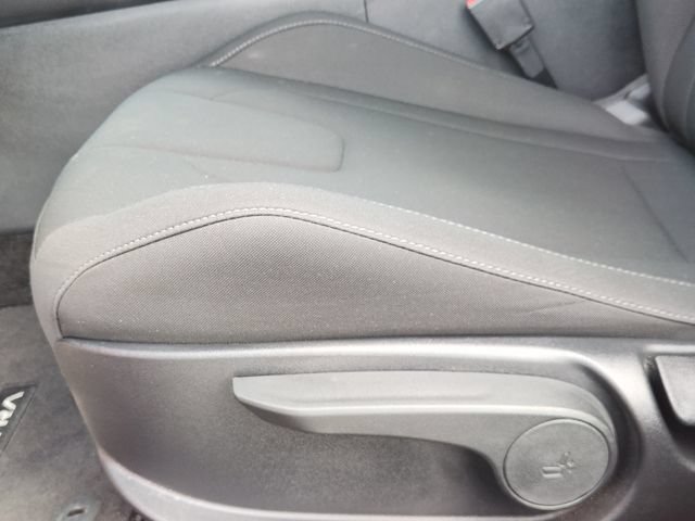Used 2025 Hyundai Elantra SEL FWD image 22