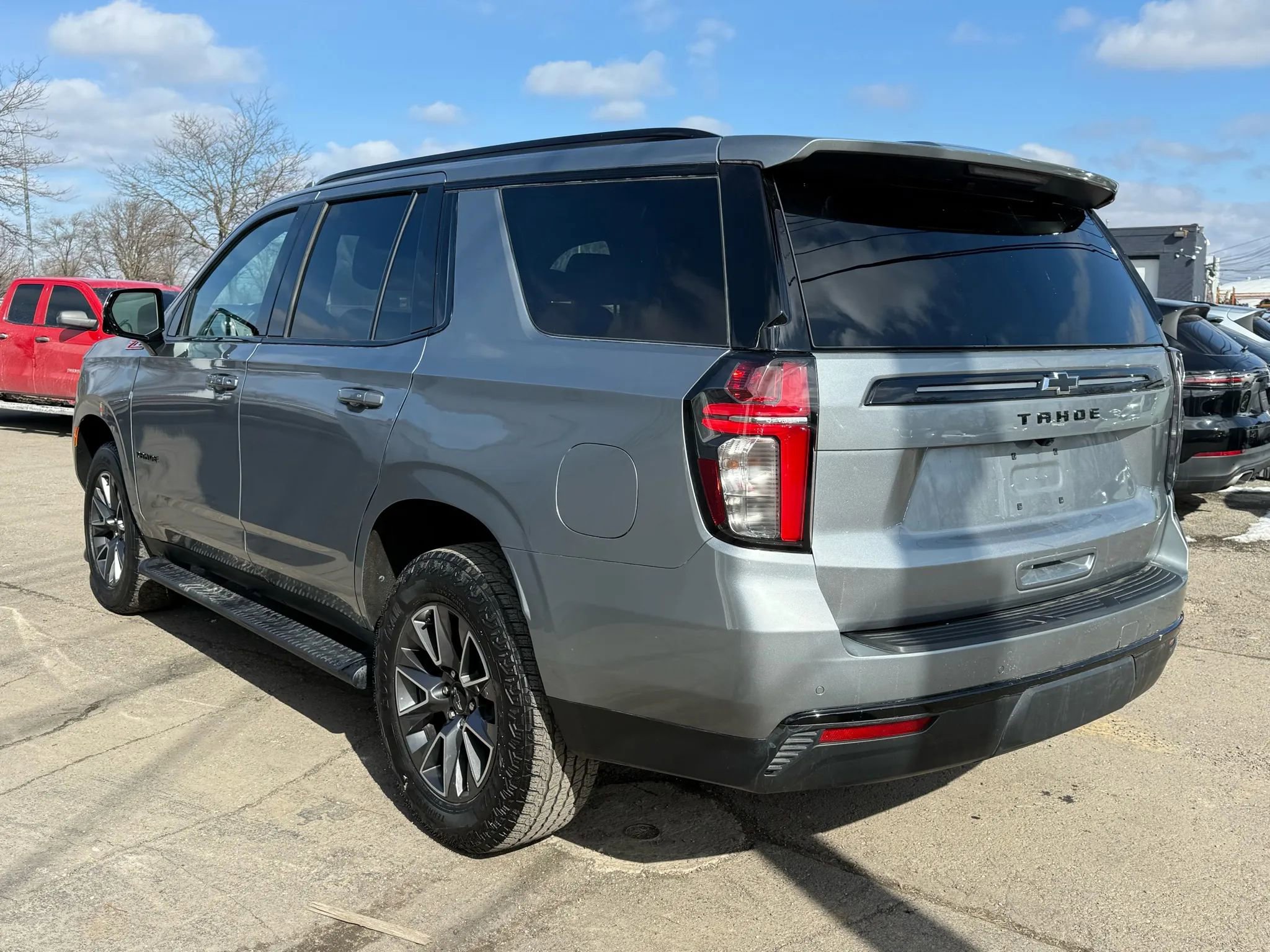 Used 2024 Chevrolet Tahoe Z71 w/ Luxury Package AWD/4WD image 5