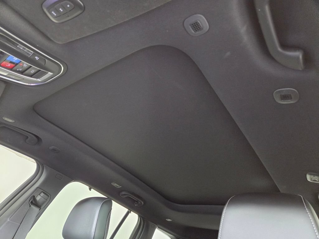 Used 2024 Jeep Grand Cherokee Limited w/ Luxury Tech Group II RWD image 16