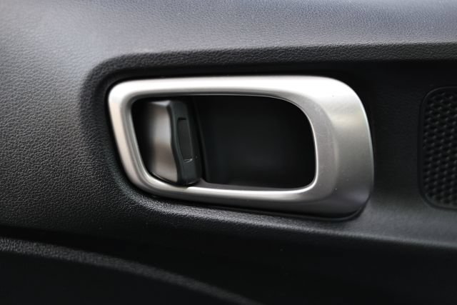 Used 2025 Hyundai Venue SEL FWD image 15