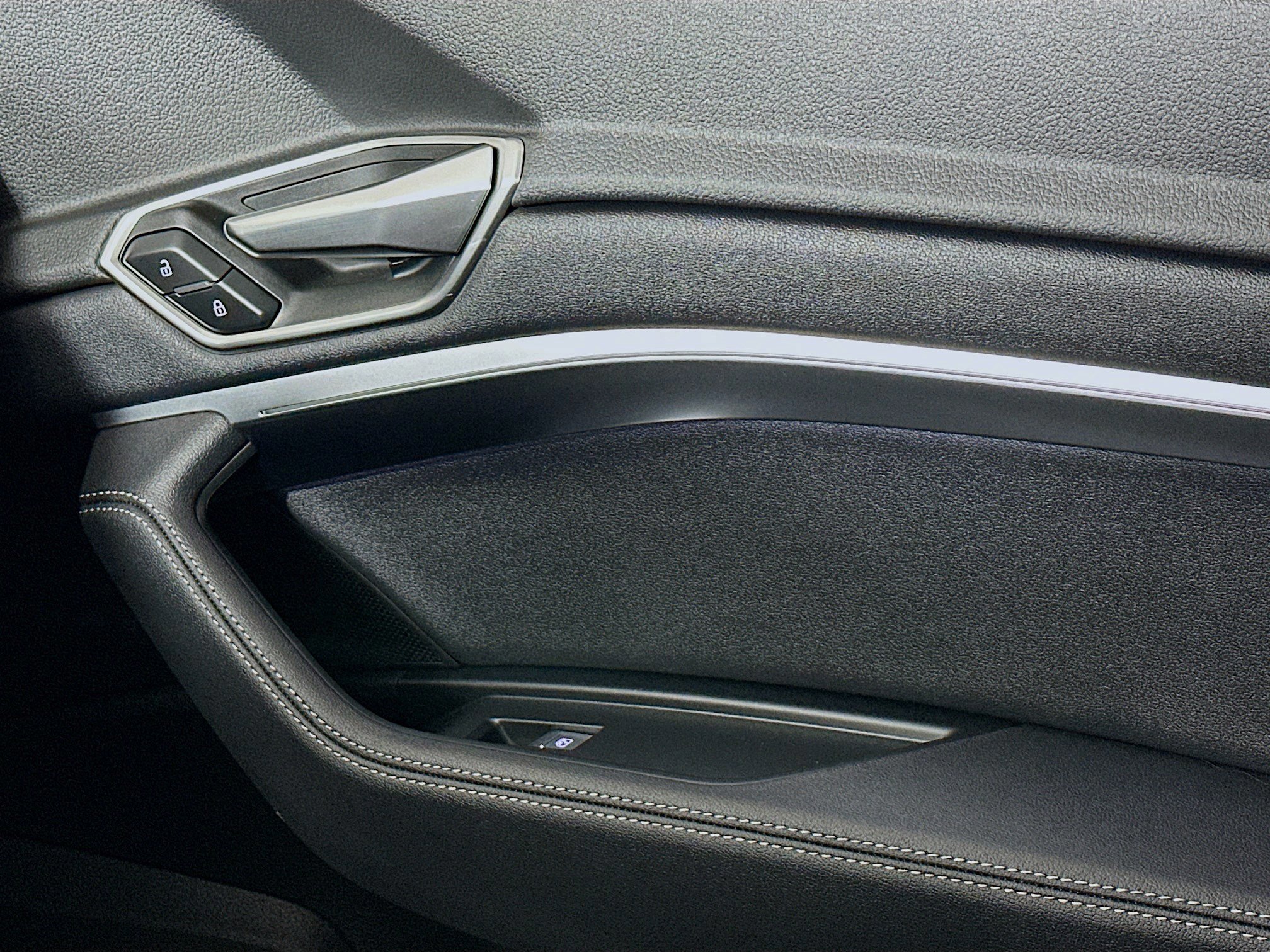 Used 2024 Audi Q8 e-tron Premium Plus w/ Premium Plus Package image 17