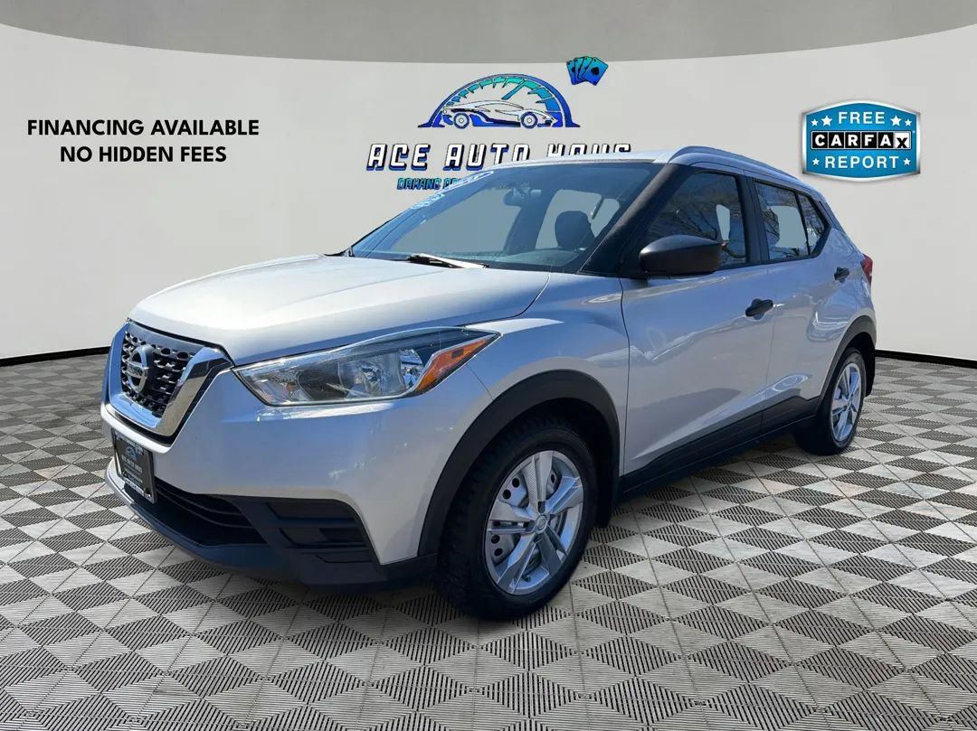 Used 2018 Nissan Kicks S image 3