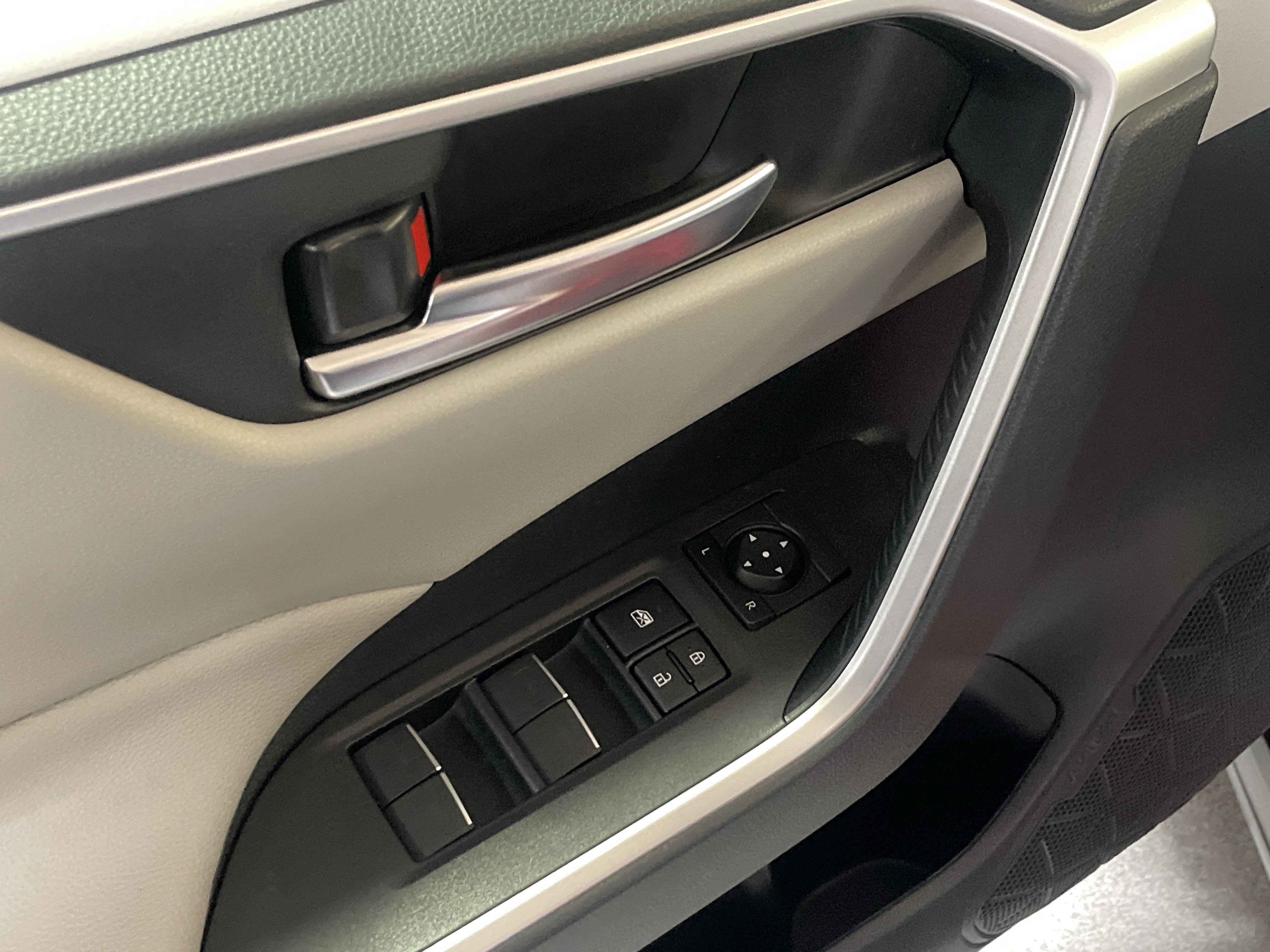 Used 2024 Toyota RAV4 XLE image 15