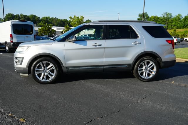 Used 2017 Ford Explorer XLT w/ Equipment Group 202A FWD image 4