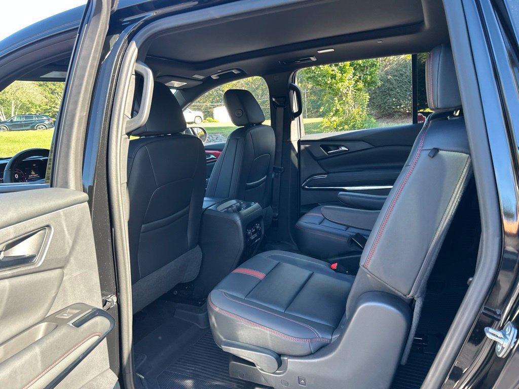 Used 2024 Chevrolet Traverse RS w/ LPO, Floor Liner Package FWD image 40