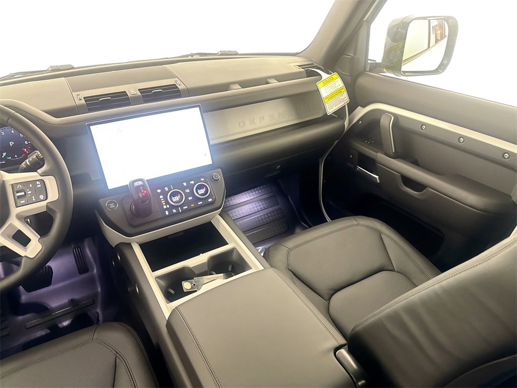 New 2026 Land Rover Defender 130 X-Dynamic SE image 23
