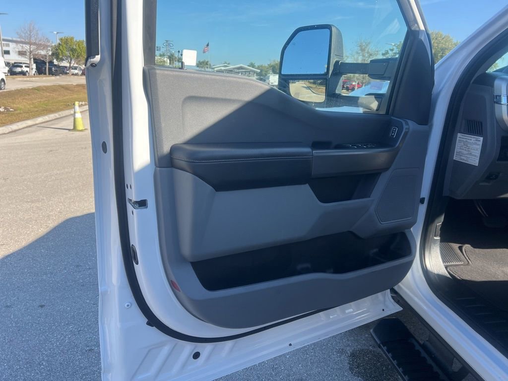 Used 2025 Ford F350 XLT image 32