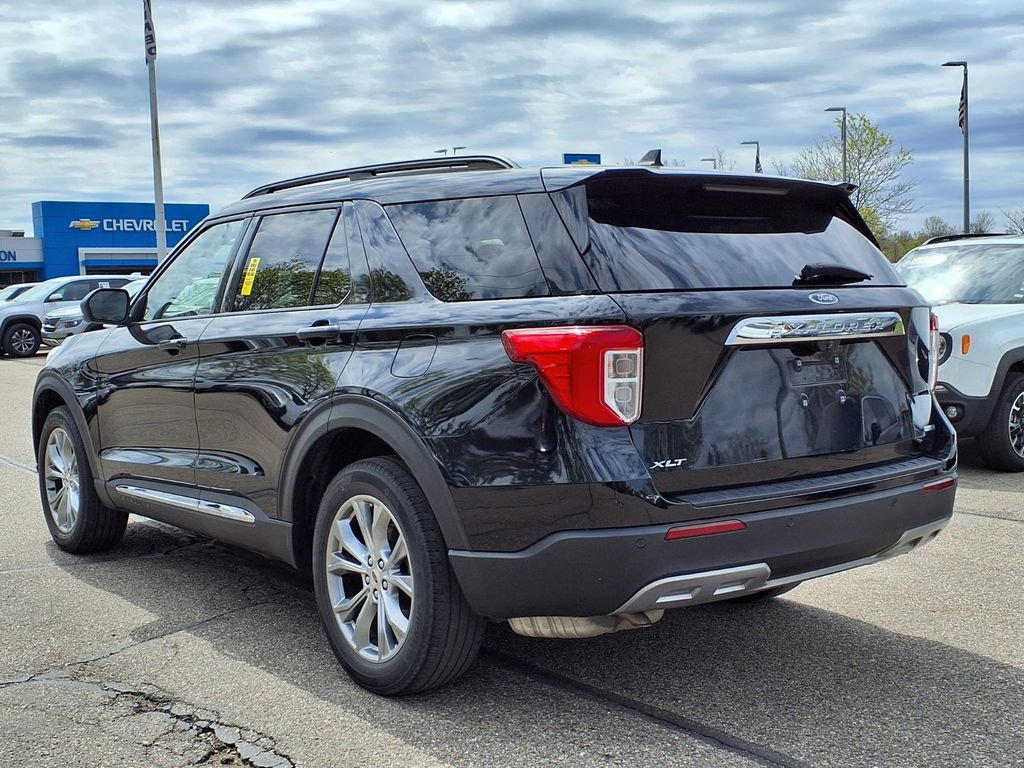 Used 2020 Ford Explorer XLT w/ Equipment Group 202A AWD/4WD image 6