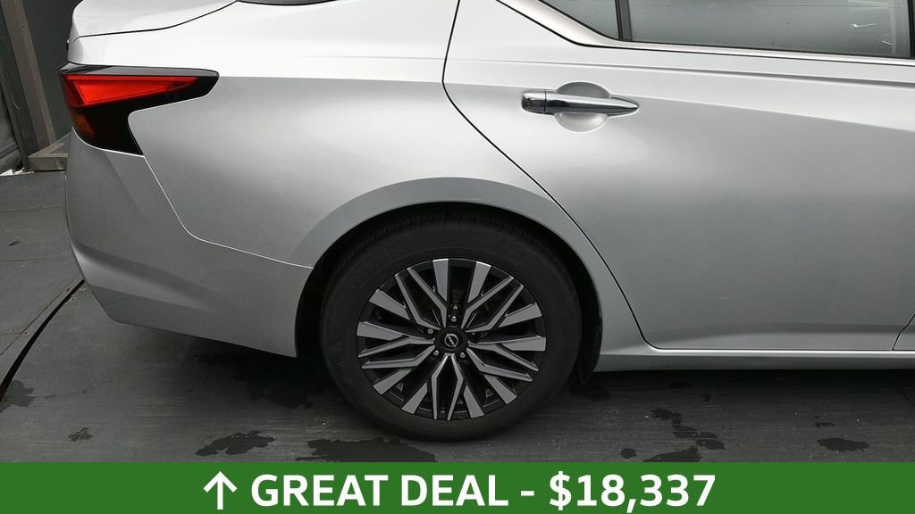 Used 2023 Nissan Altima 2.5 SV FWD image 15