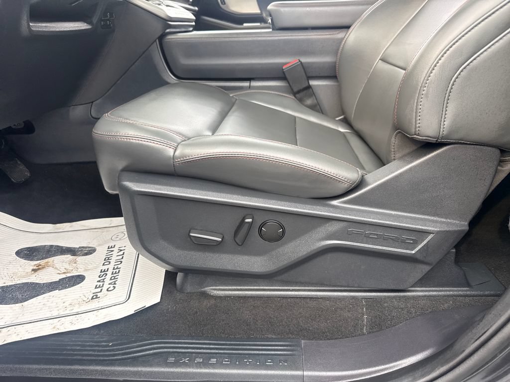 Used 2025 Ford Expedition Active AWD/4WD image 30