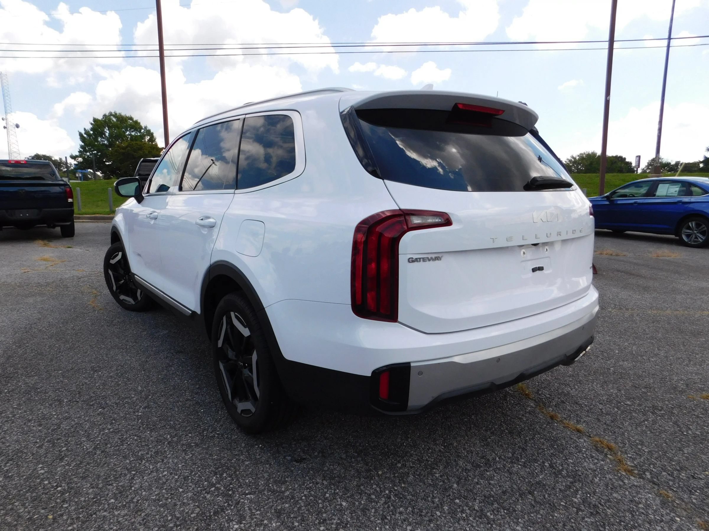 Used 2023 Kia Telluride S w/ S Sunroof Package AWD/4WD image 6