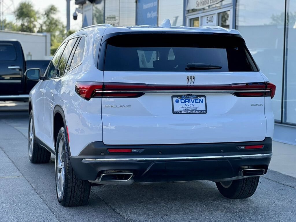 Used 2025 Buick Enclave Preferred FWD image 4