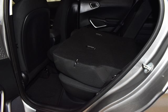 Used 2025 Kia Soul LX w/ LX Technology Package FWD image 17