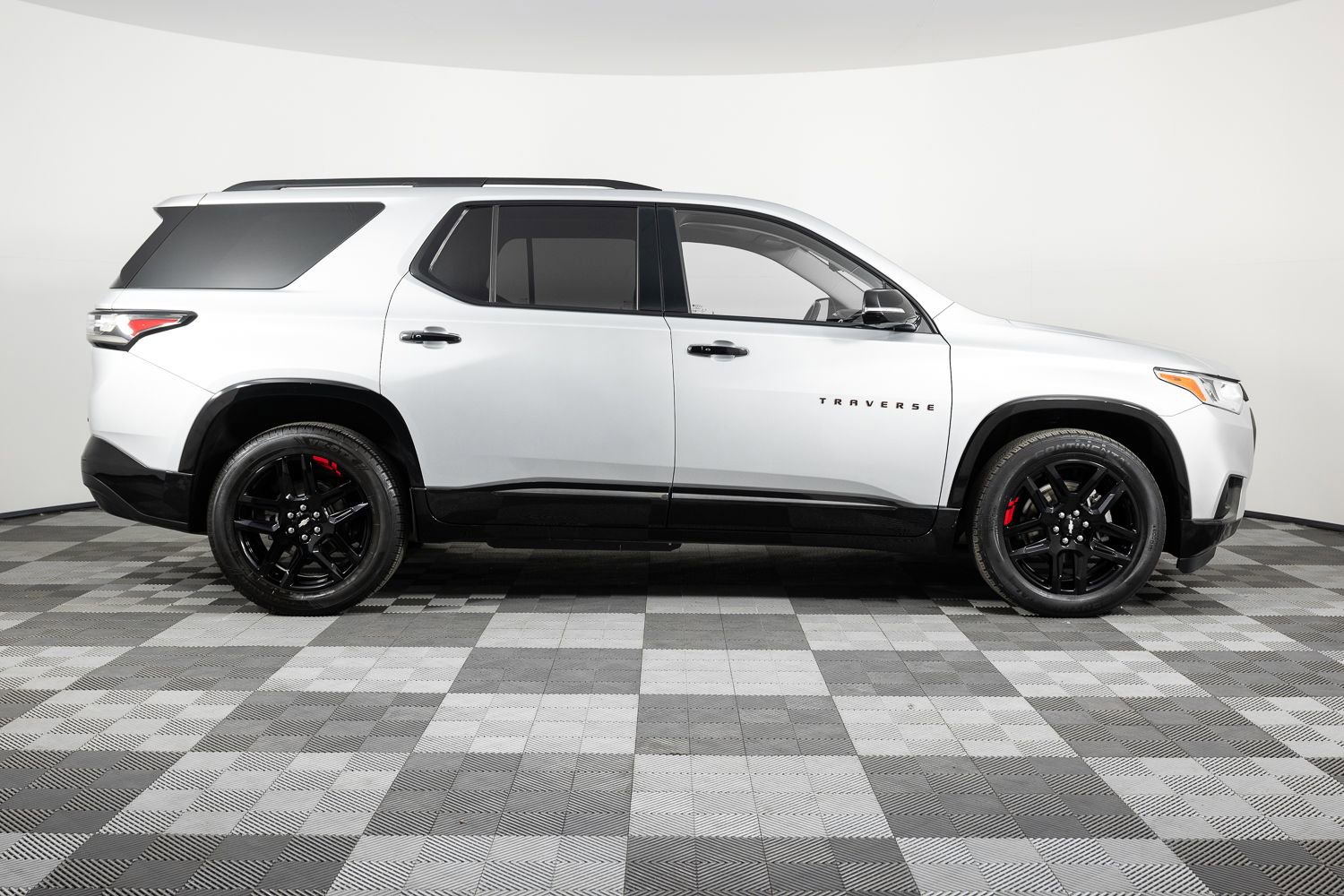 Used 2020 Chevrolet Traverse Premier w/ Redline Edition image 9