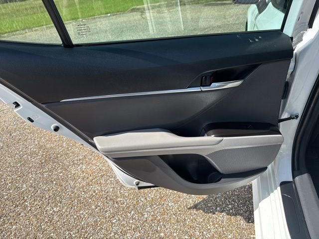 Used 2022 Toyota Camry SE image 11