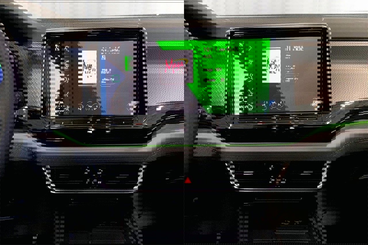 Used 2024 Volkswagen Atlas Peak Edition SE image 5