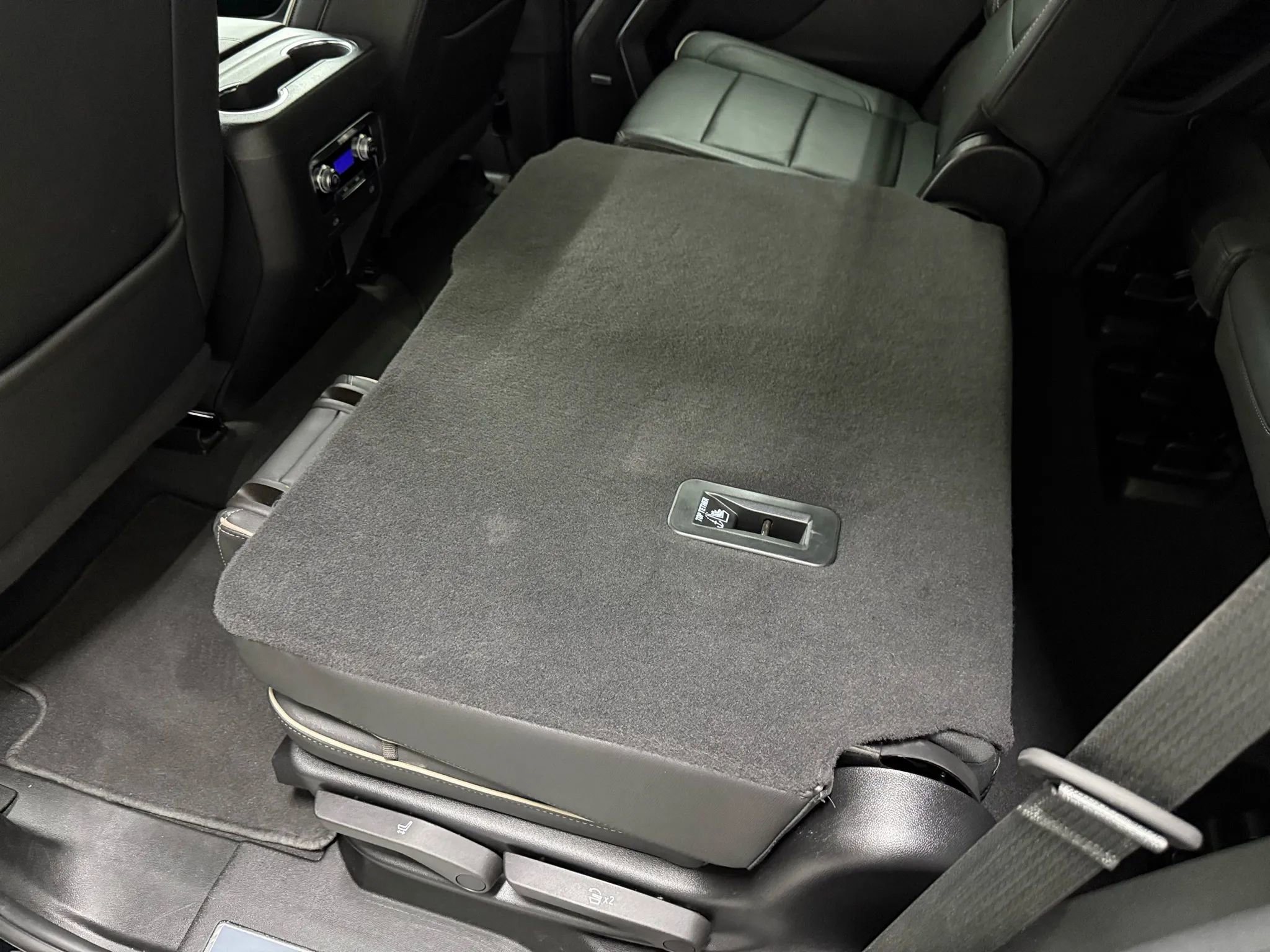 Used 2024 GMC Yukon SLT image 59