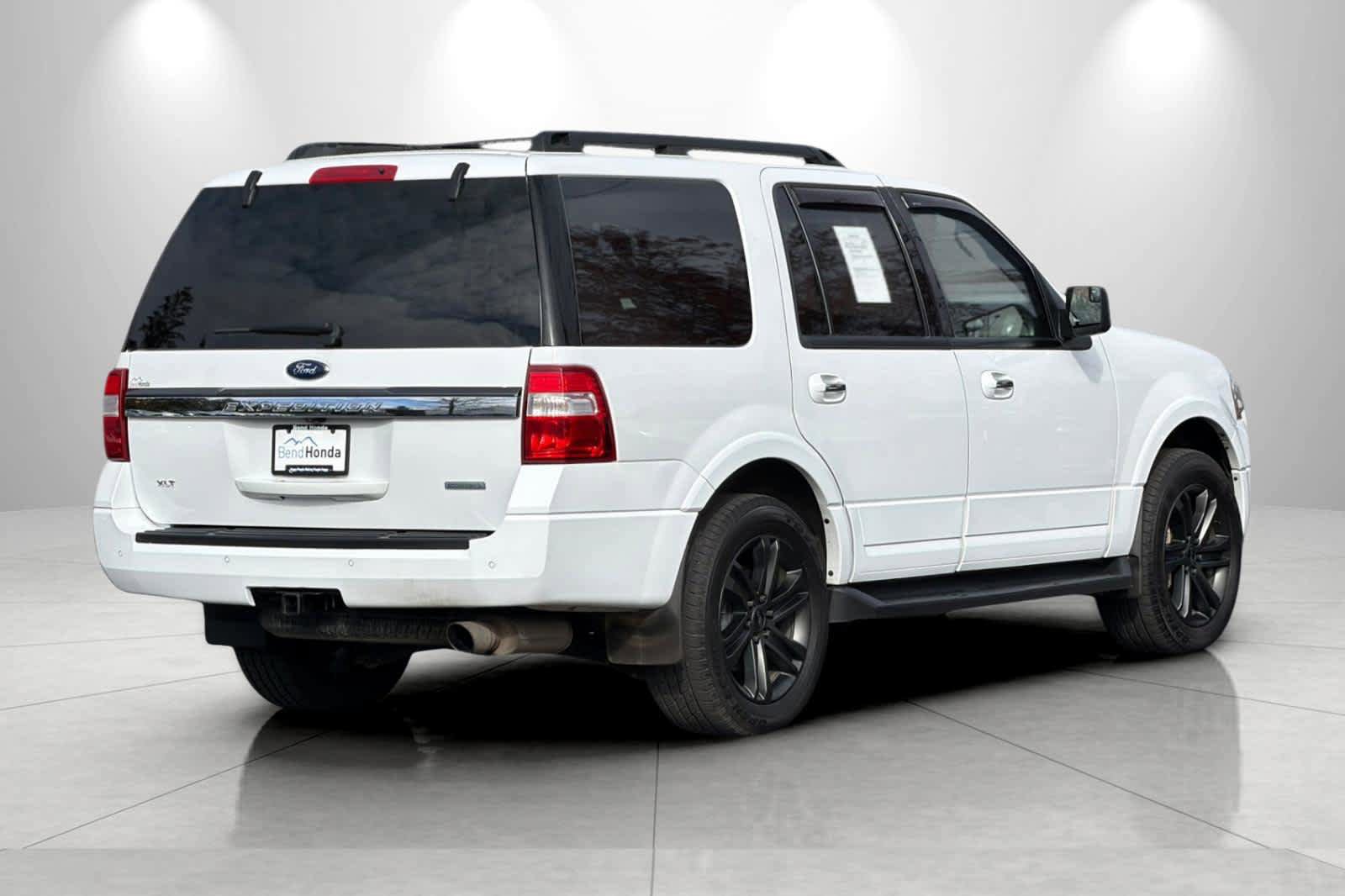 Used 2017 Ford Expedition XLT image 2