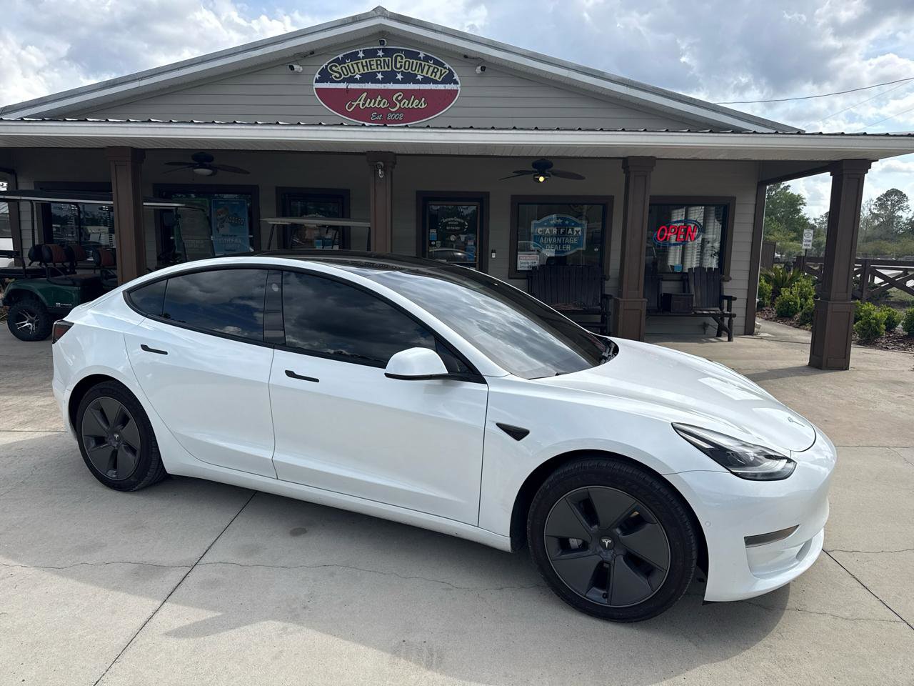 Used 2021 Tesla Model 3 Standard Range Plus image 1
