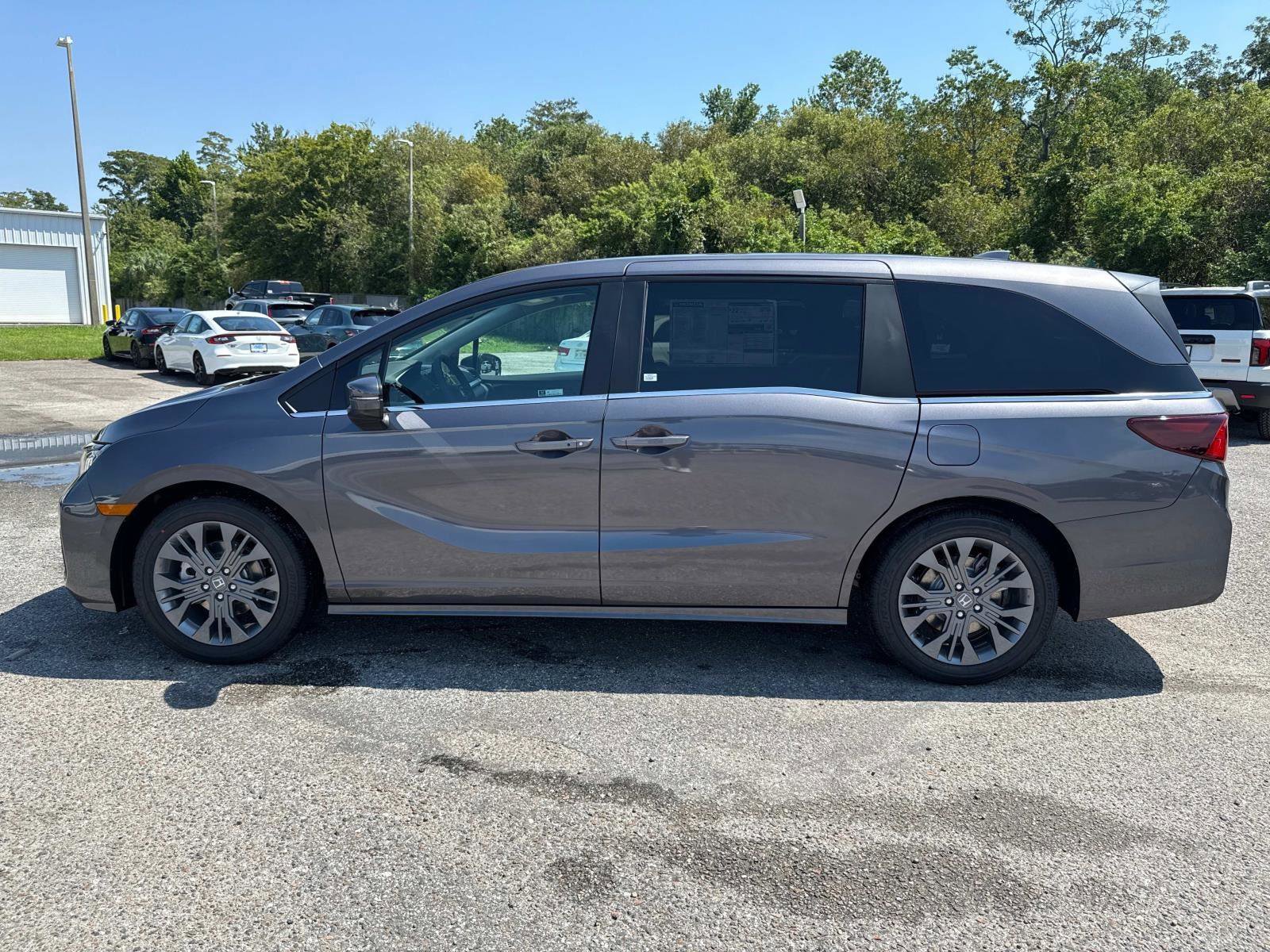 New 2026 Honda Odyssey Touring image 7