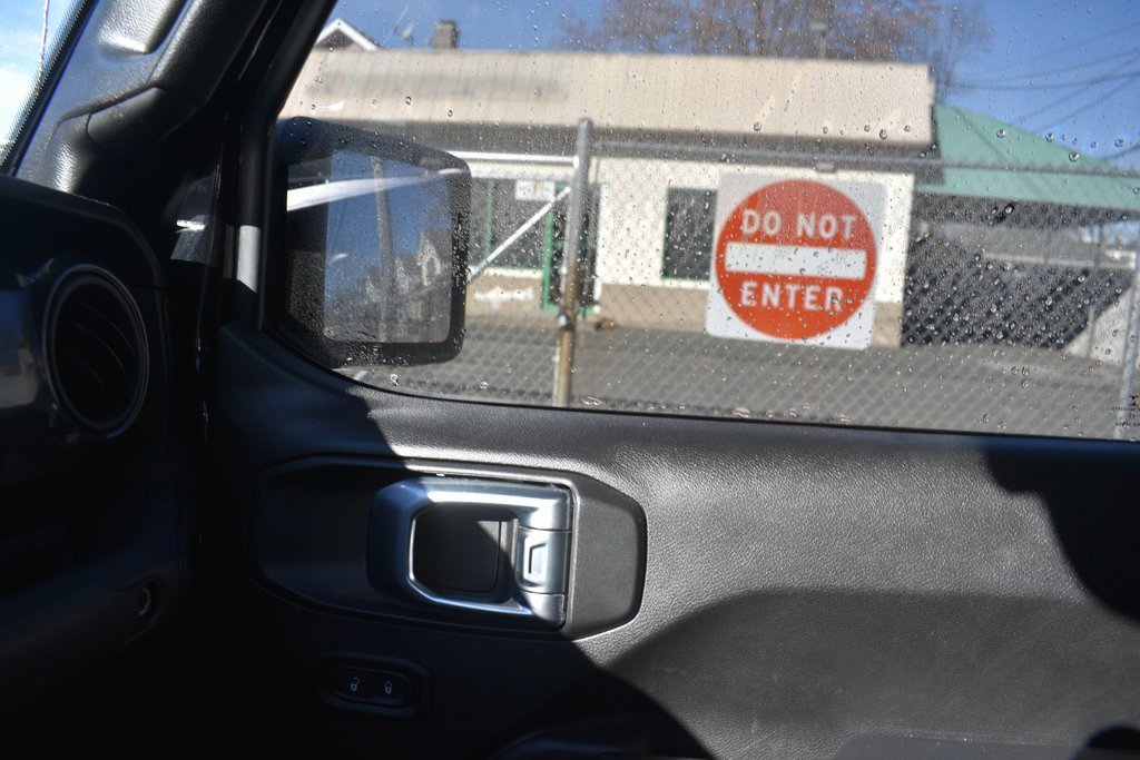 Used 2022 Jeep Gladiator Sport image 19