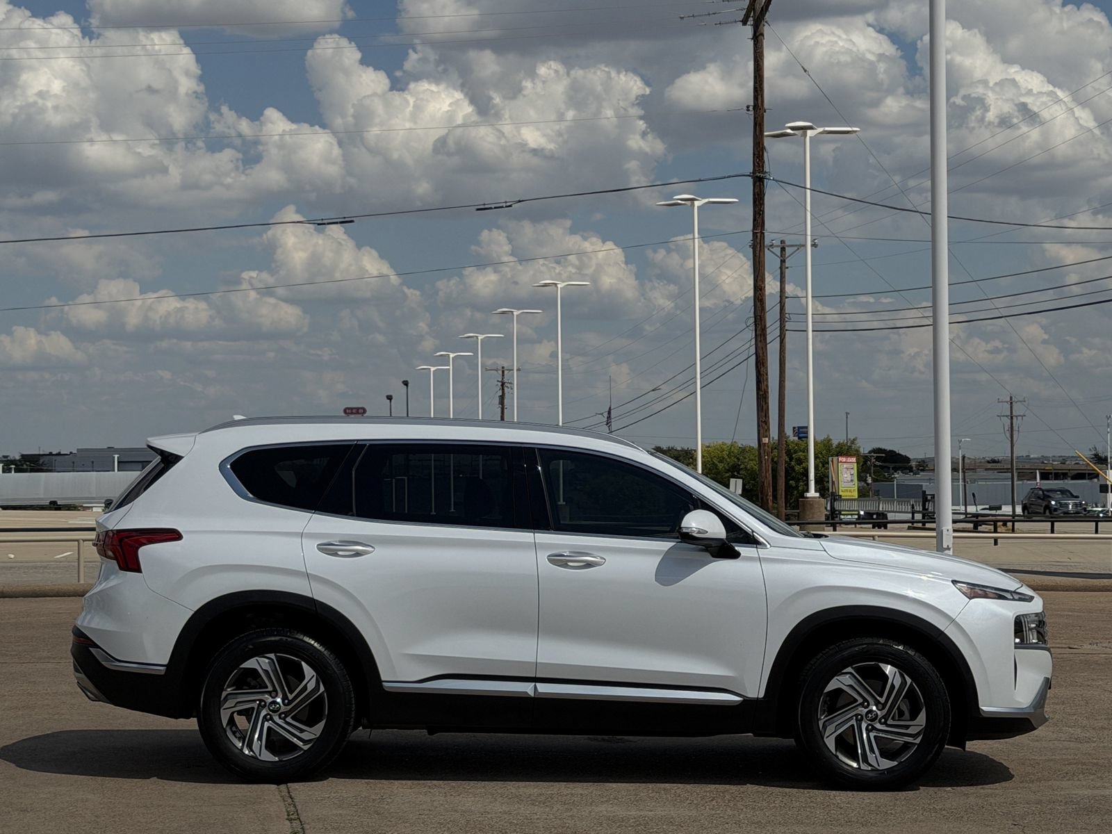 Used 2021 Hyundai Santa Fe SEL w/ Convenience + Premium Package FWD image 3