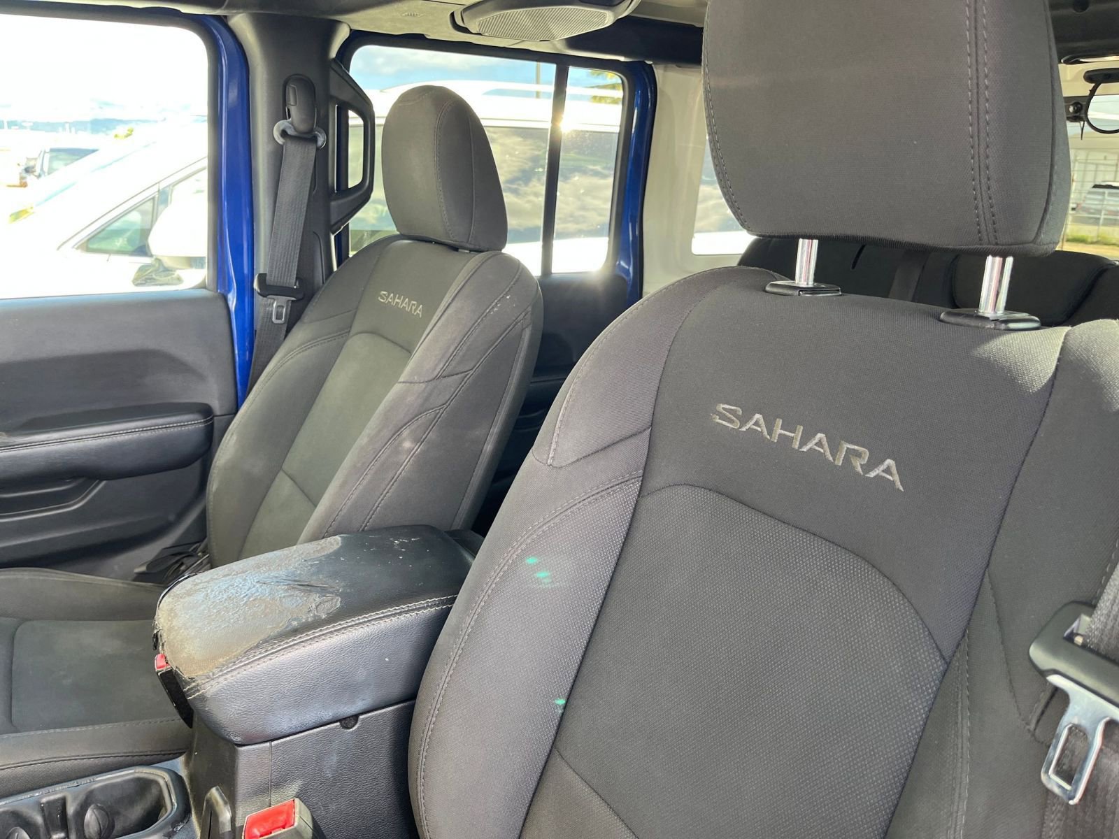 Used 2020 Jeep Wrangler Unlimited Sahara image 35