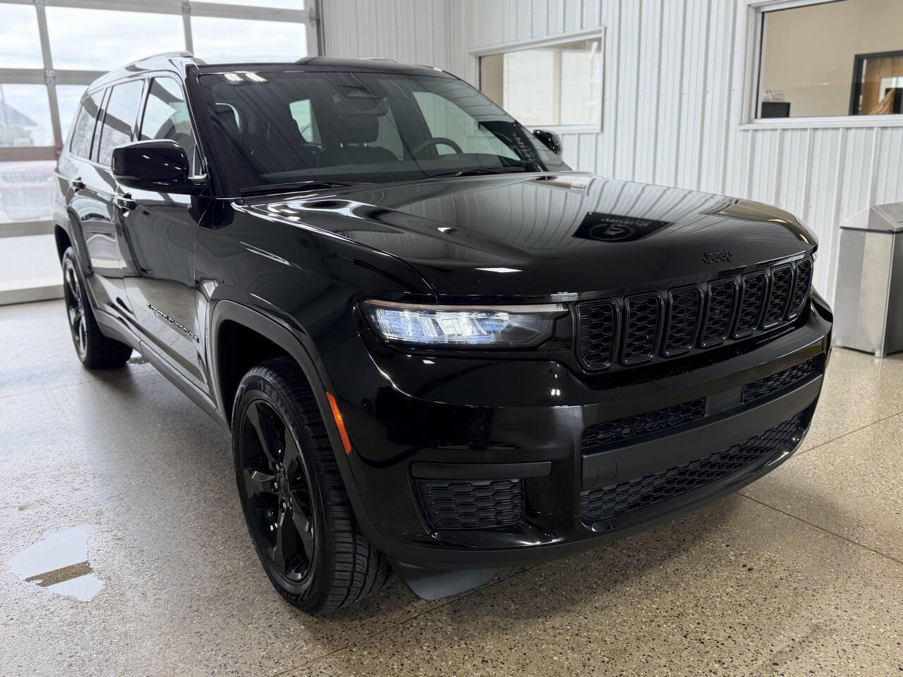 Used 2023 Jeep Grand Cherokee L Laredo AWD/4WD image 8