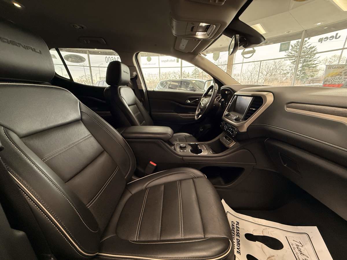 Used 2023 GMC Acadia Denali FWD image 32