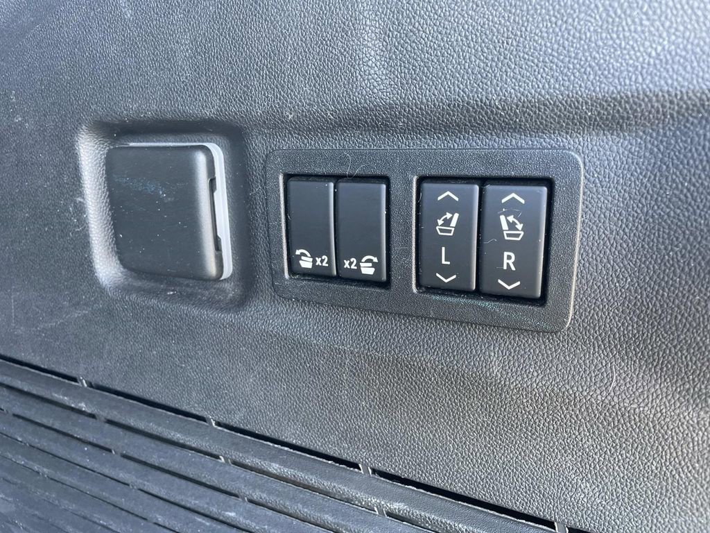 Used 2022 Chevrolet Suburban Premier w/ Max Trailering Package image 12