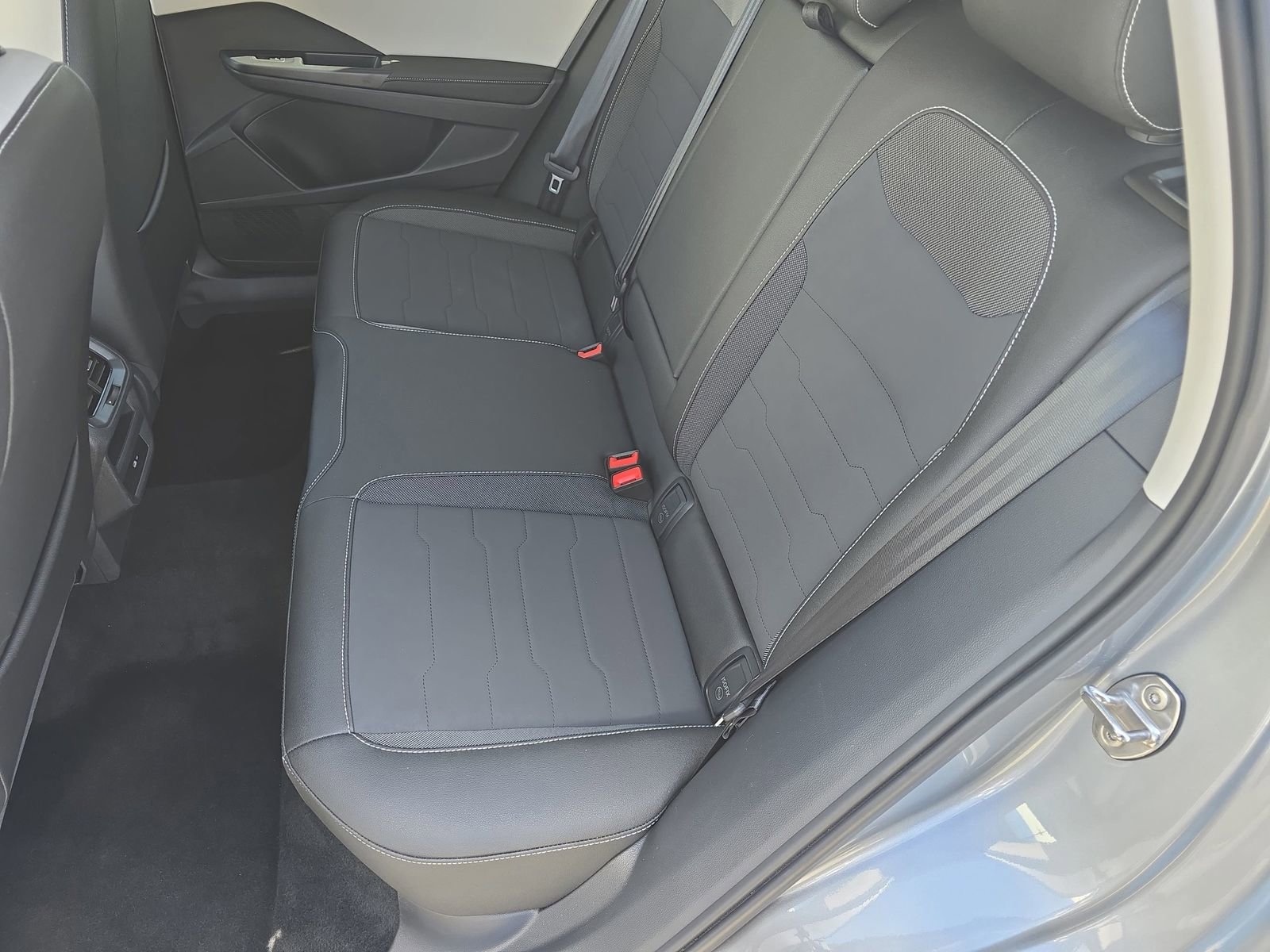 Used 2025 Volkswagen Taos SE image 17