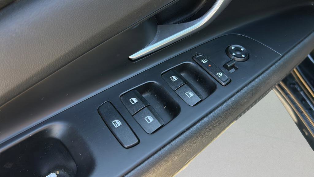 Certified 2025 Hyundai Elantra SE image 10