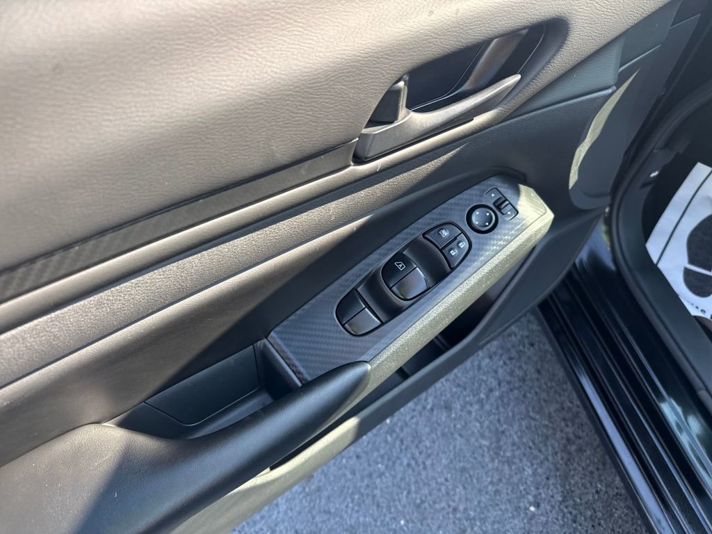 Used 2025 Nissan Altima 2.5 S image 12