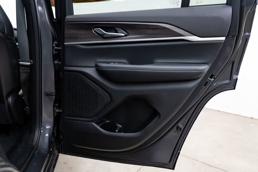 New 2026 Jeep Grand Cherokee Altitude AWD/4WD image 29