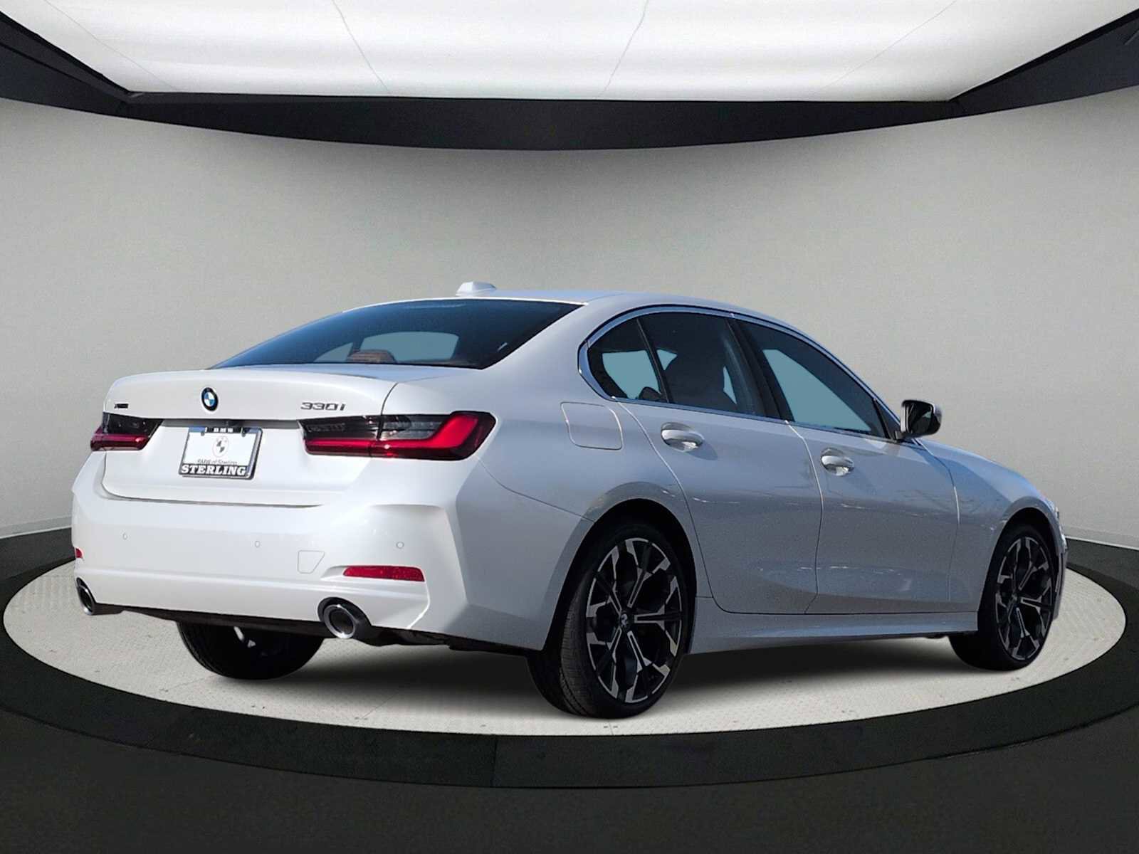 Used 2025 BMW 330i xDrive Sedan w/ Convenience Package image 8